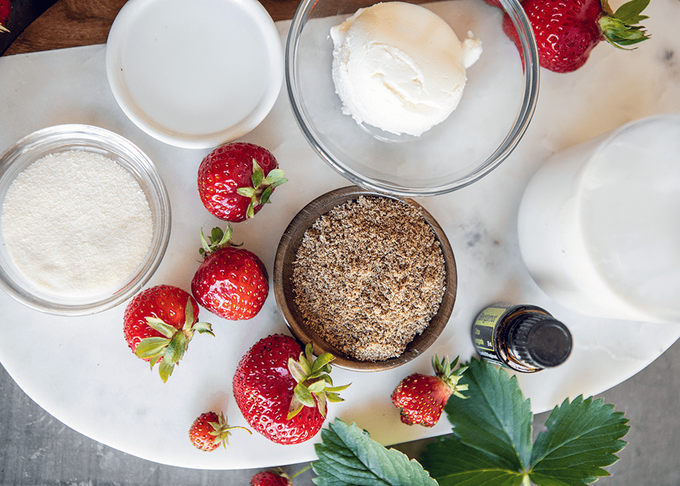 GOODFATS: Strawberry Cheesecake Smoothie