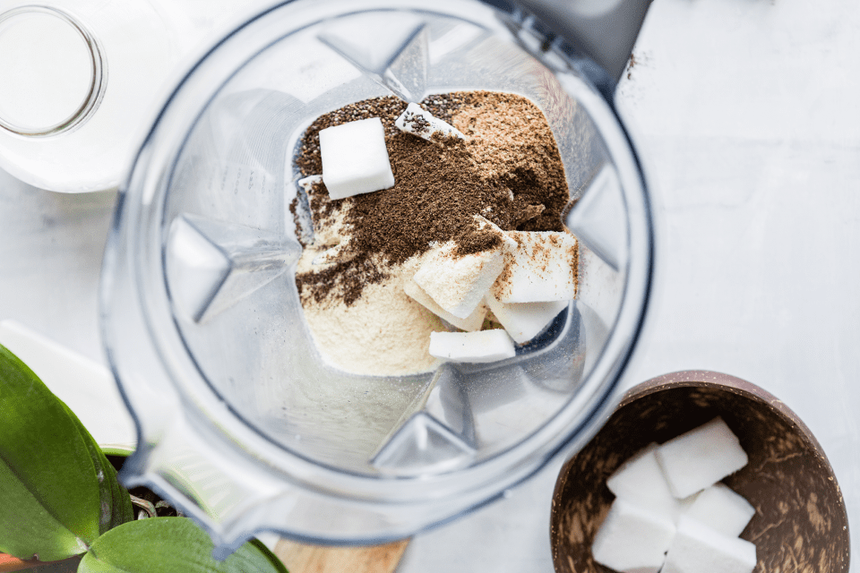 Creamy MCT: Creamy Coconut Vanilla Bean Smoothie – NaomiW
